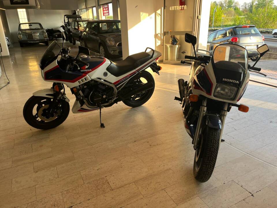 Immagine 2/6 di Honda VF 500 F (1984)