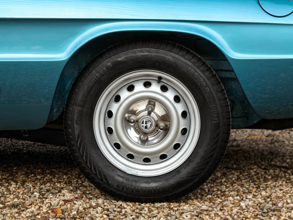 Image 33/50 of Alfa Romeo 2000 Spider Veloce (1981)