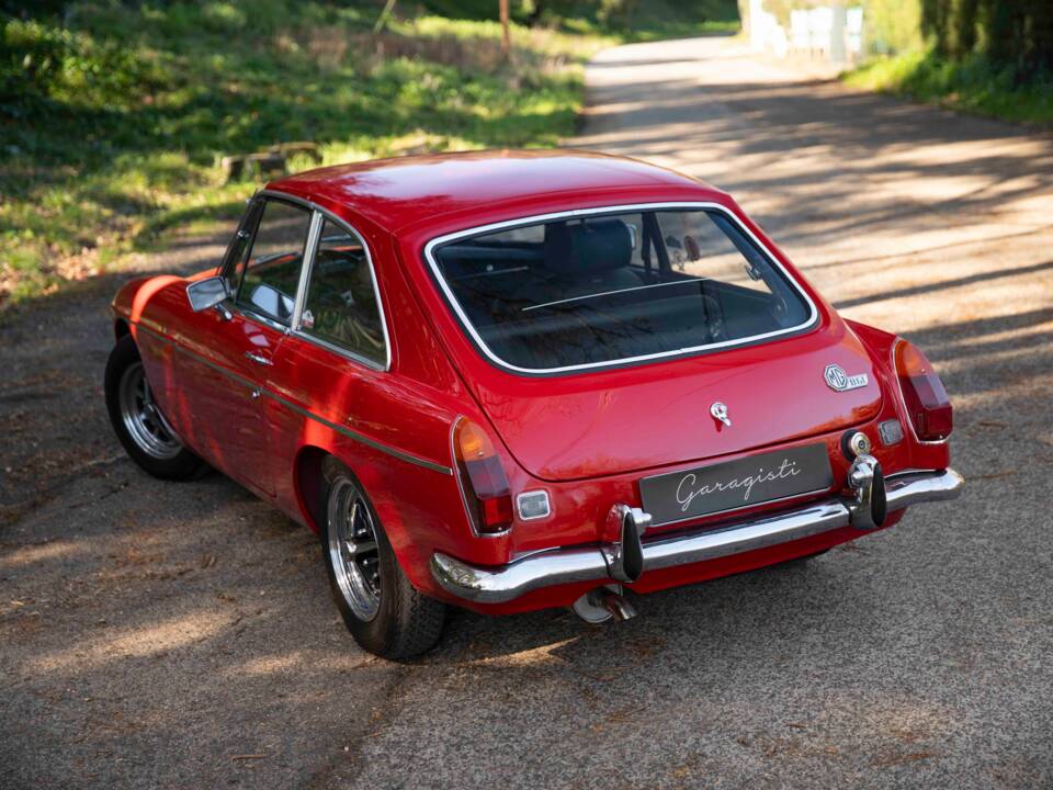 Image 24/77 of MG MGB GT (1972)