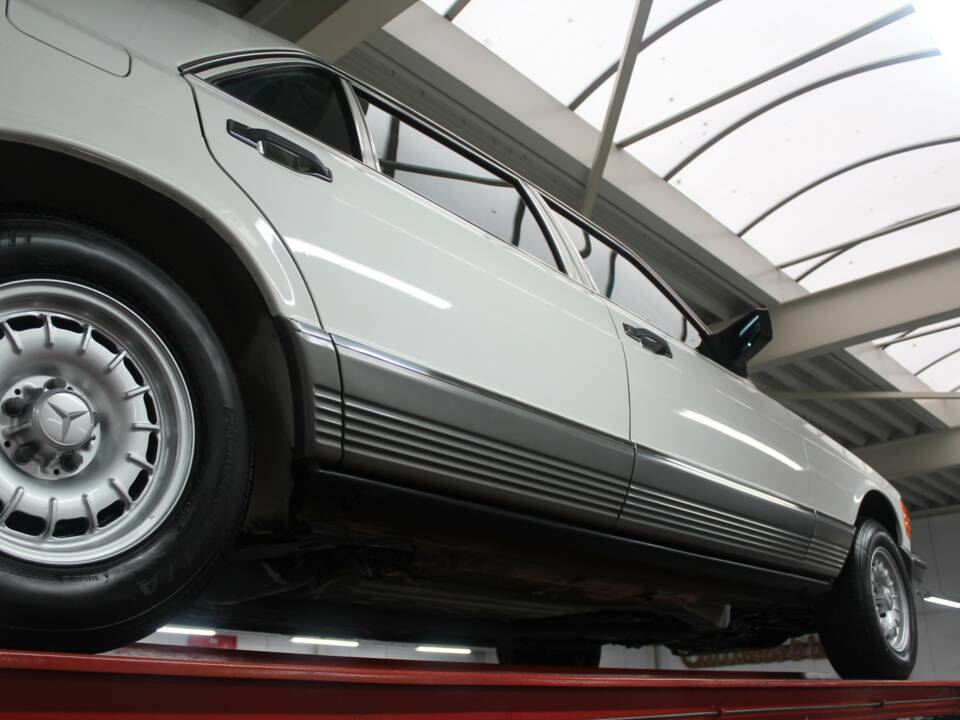 Afbeelding 13/50 van Mercedes-Benz 380 SEL (1983)