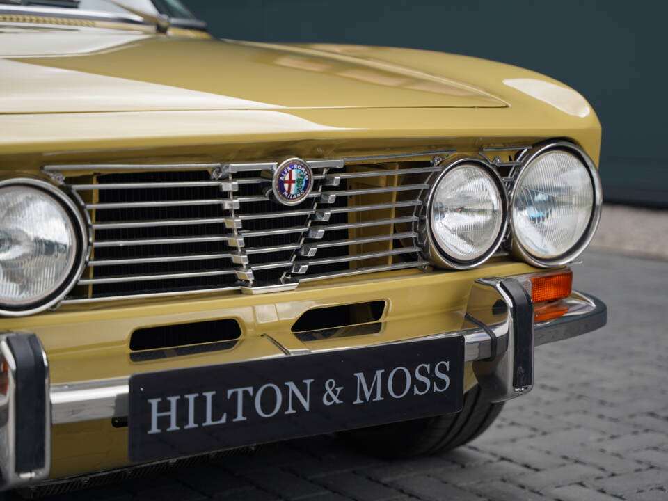 Bild 29/50 von Alfa Romeo 2000 GT Veloce (1975)