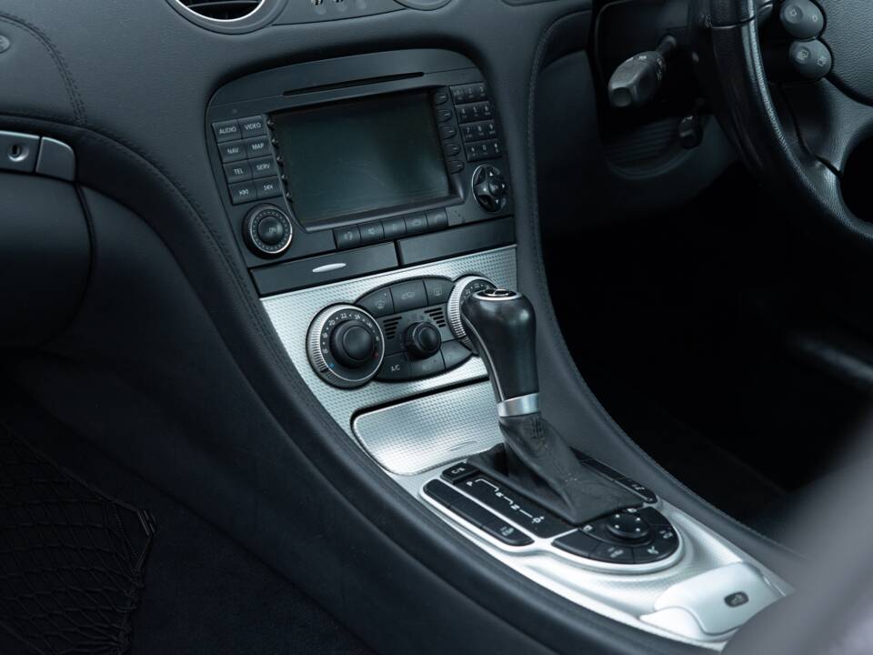 Image 19/41 of Mercedes-Benz SL 350 (2007)