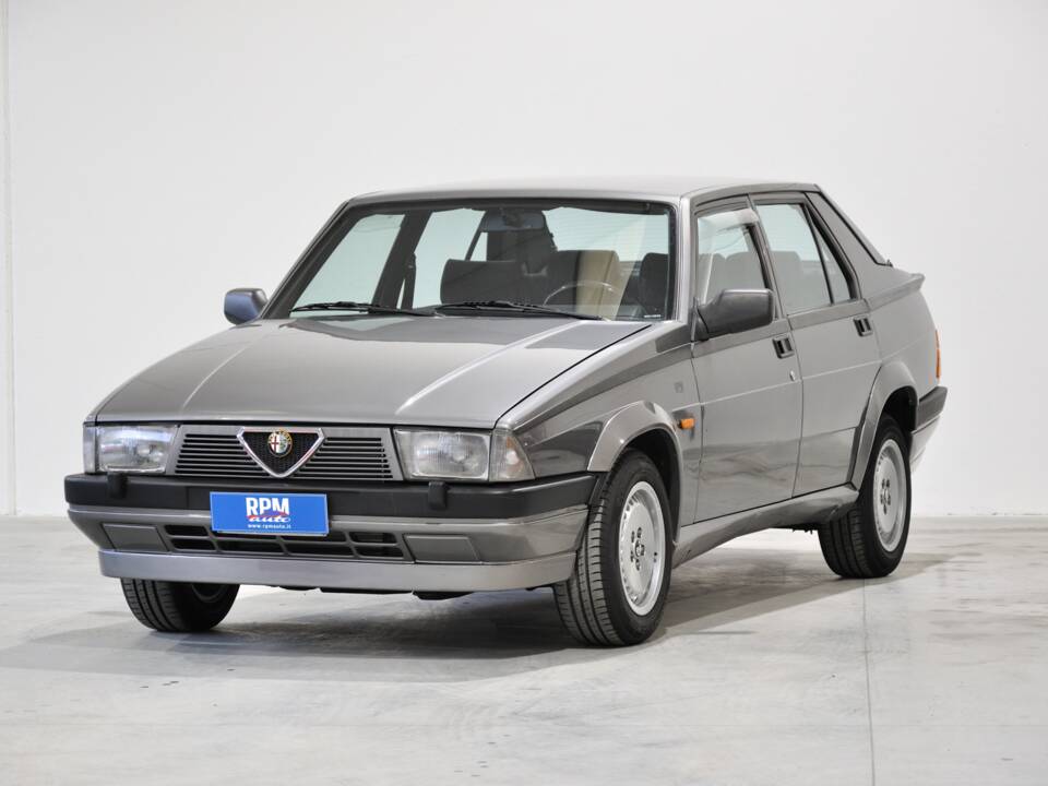 Bild 6/34 von Alfa Romeo 75 2.0 Twin Spark (1988)