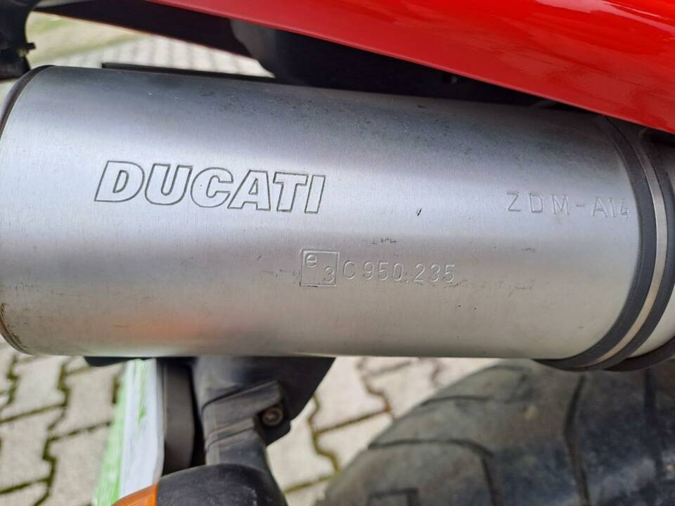 Image 19/37 of Ducati 748 Biposto (2000)
