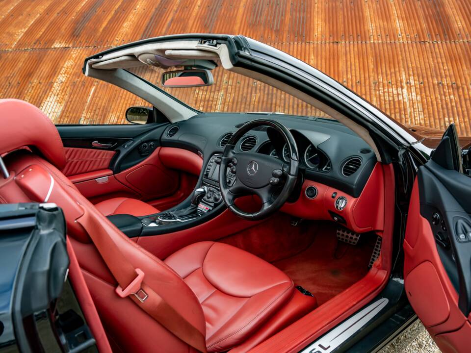 Image 25/47 of Mercedes-Benz SL 600 (2004)