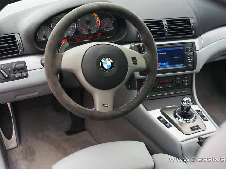 Image 16/26 of BMW M3 (2005)