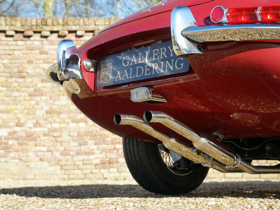 Imagen 34/50 de Jaguar E-Type 3.8 "Lightweight" (1968)