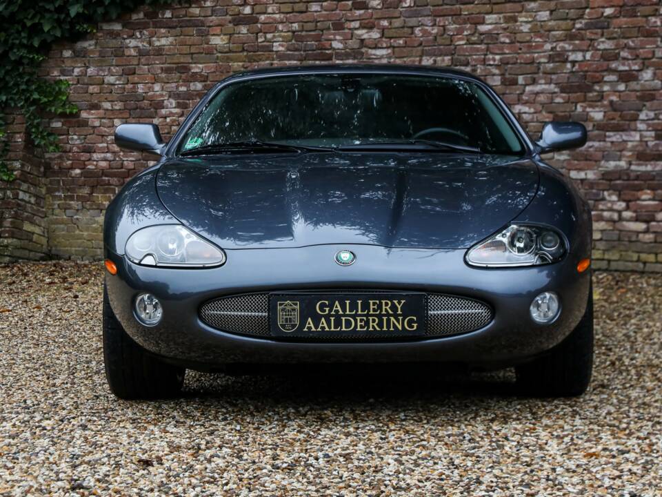 Immagine 32/50 di Jaguar XK8 4.0 (2002)