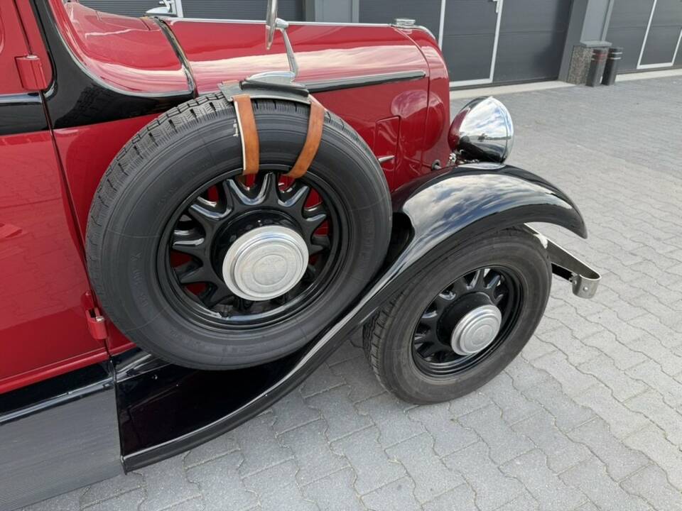 Image 7/8 of Renault Monaquatre (1934)