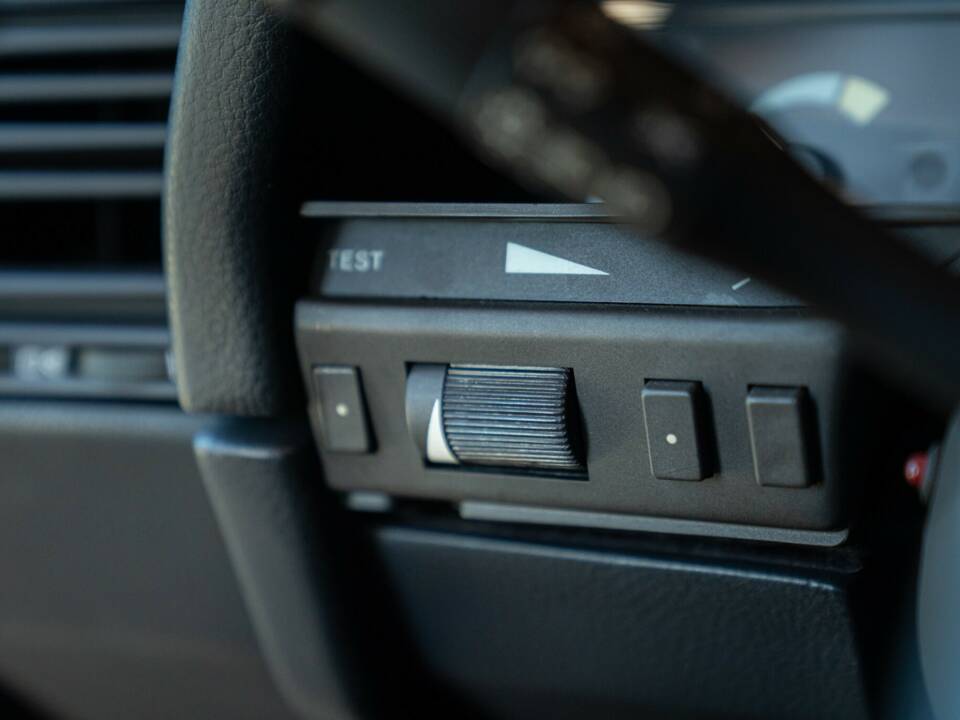 Image 41/50 de Alfa Romeo 164 2.0i V6 Turbo (1992)