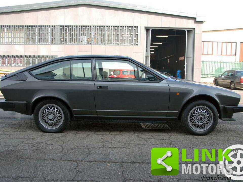 Image 4/10 de Alfa Romeo GTV 2.0 (1981)