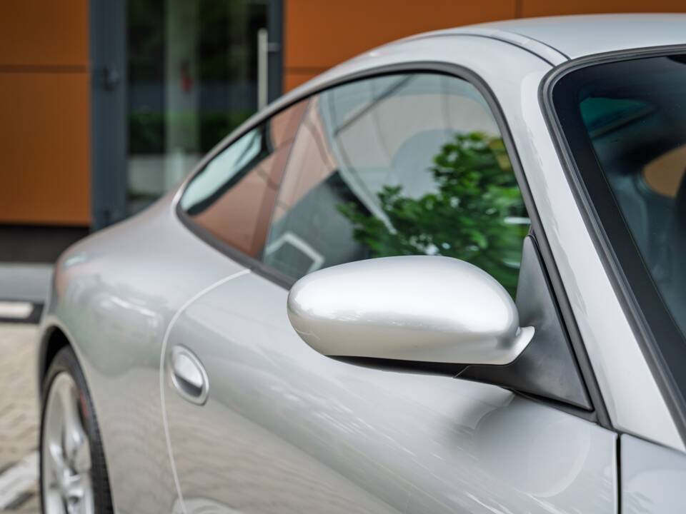Afbeelding 72/73 van Porsche 911 Carrera 4S (2002)