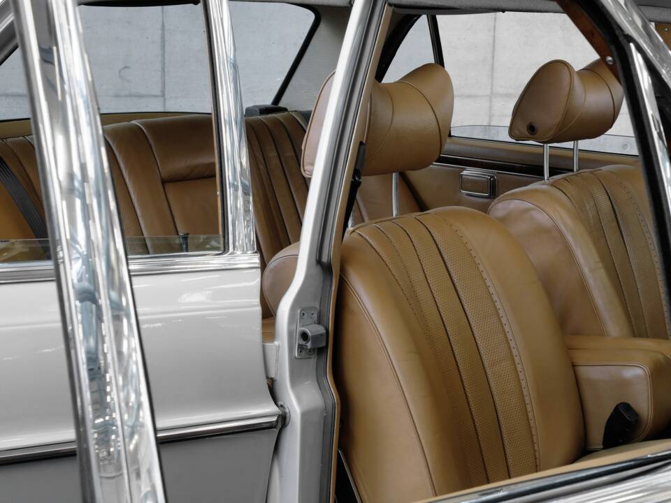 Immagine 37/50 di Mercedes-Benz 300 SEL 6.3 (1968)