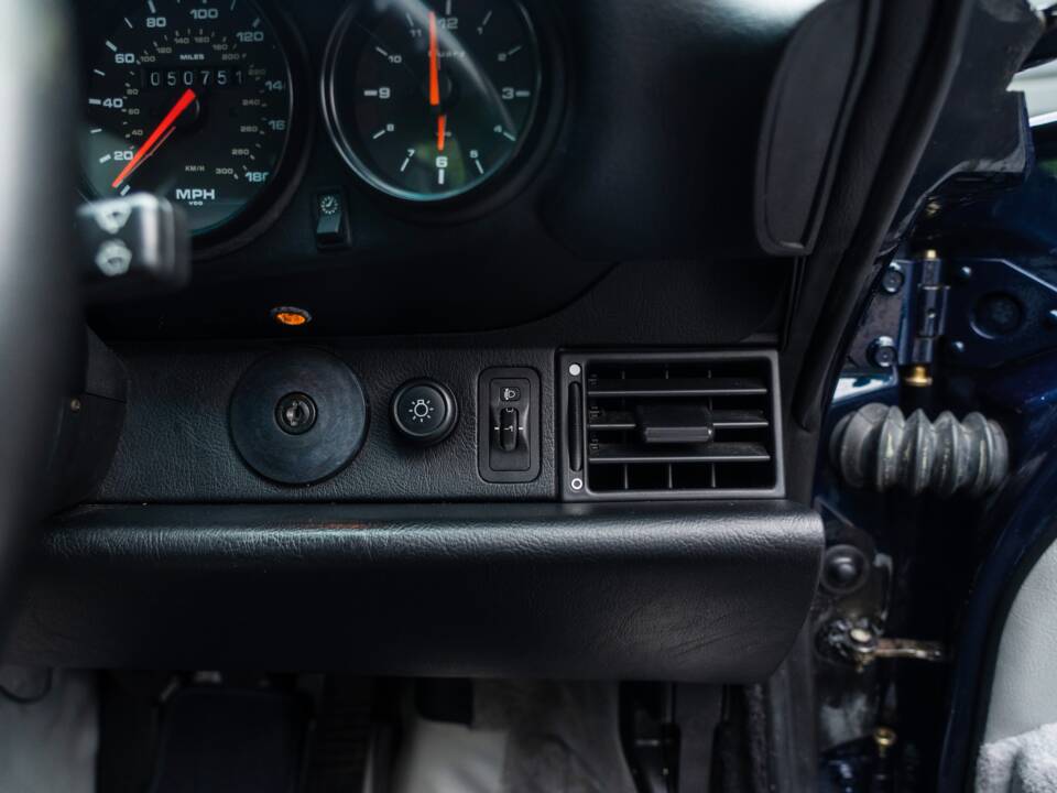 Image 42/68 of Porsche 911 Carrera (1997)