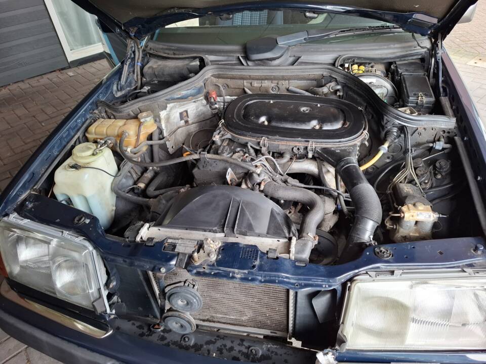 Immagine 14/14 di Mercedes-Benz 230 CE (1992)