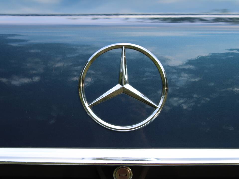 Image 32/70 of Mercedes-Benz 500 SE (1984)