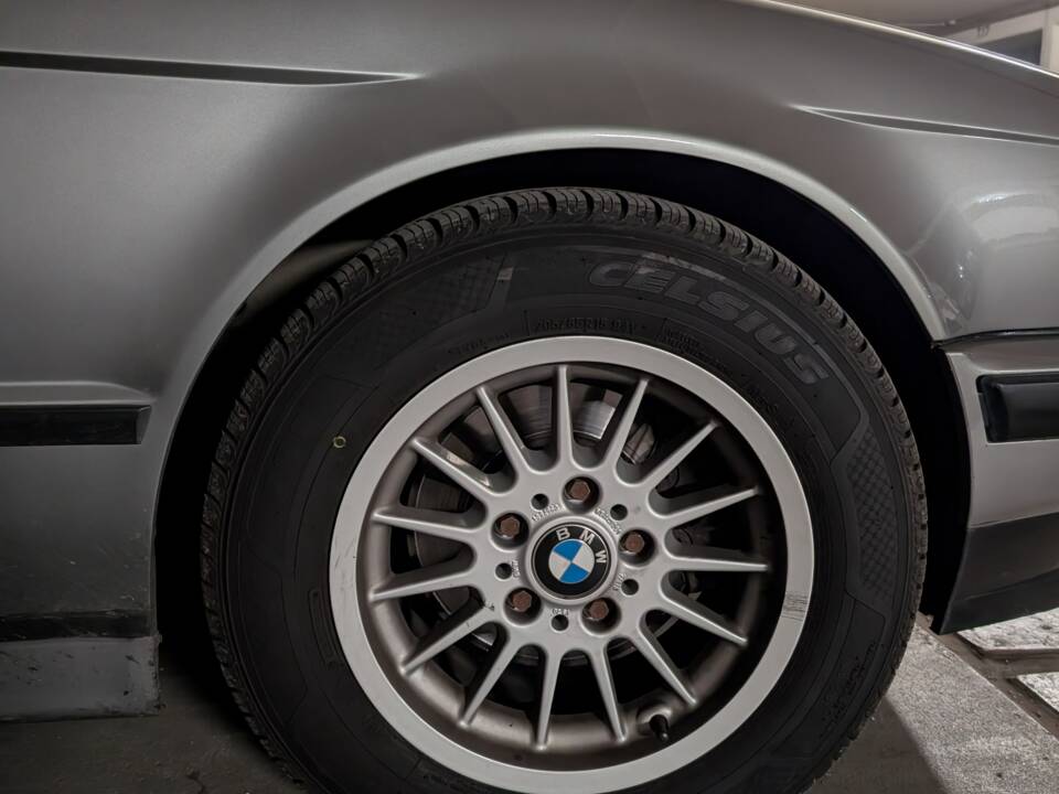Bild 19/20 von BMW 530i (1988)