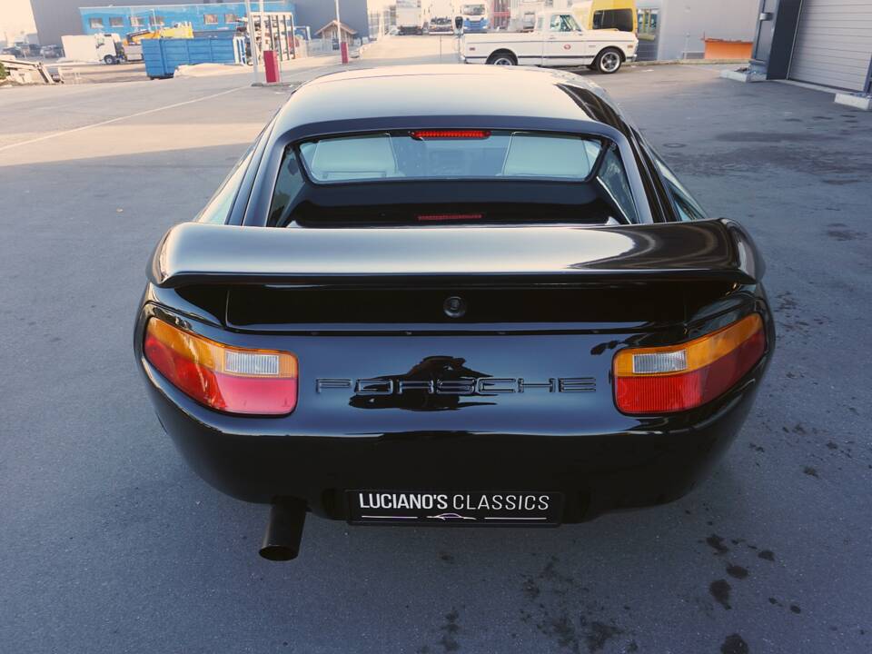 Image 6/67 of Porsche 928 S4 (1988)