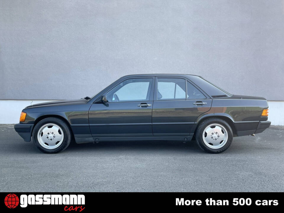 Immagine 4/15 di Mercedes-Benz 190 E 3.2 AMG (1986)