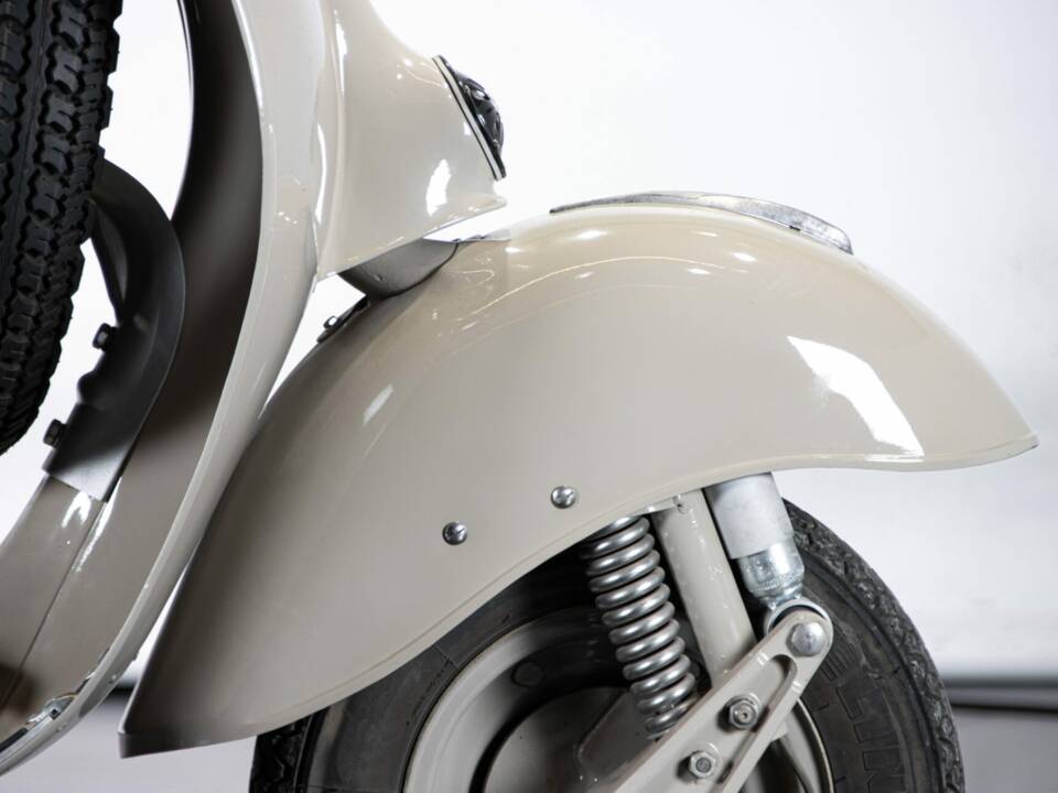 Image 35/50 de Piaggio Vespa 125 (1959)