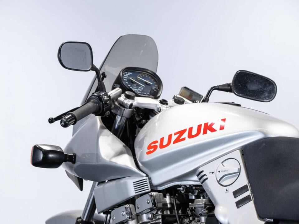 Afbeelding 12/35 van Suzuki GSX 1100 SZ Katana (1983)
