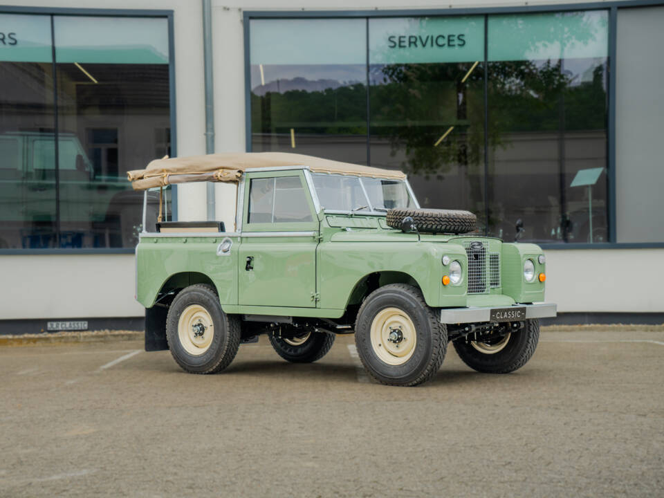 Image 22/30 of Land Rover 88 (1971)
