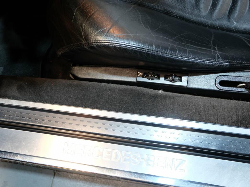 Afbeelding 29/38 van Mercedes-Benz 300 SL (1990)
