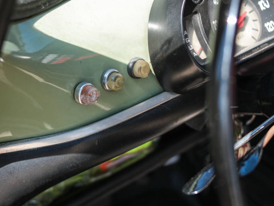 Image 15/22 of SEAT 600 E (1971)