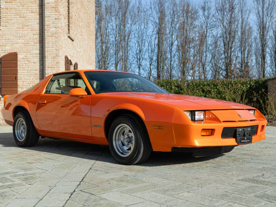 Image 2/50 of Chevrolet Camaro Z28 (1992)