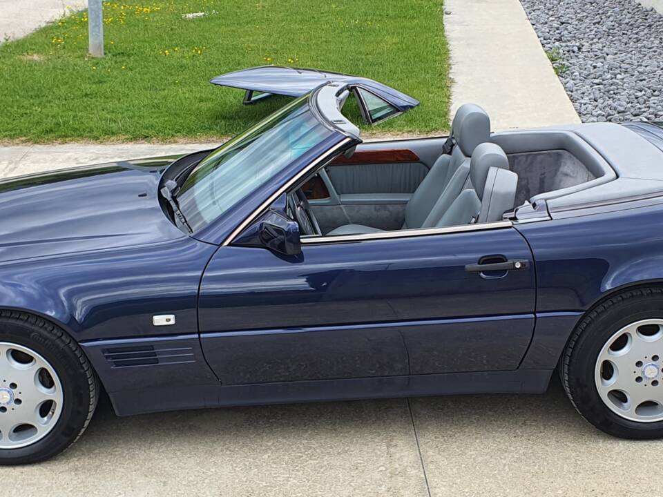 Image 18/43 of Mercedes-Benz SL 320 (1994)