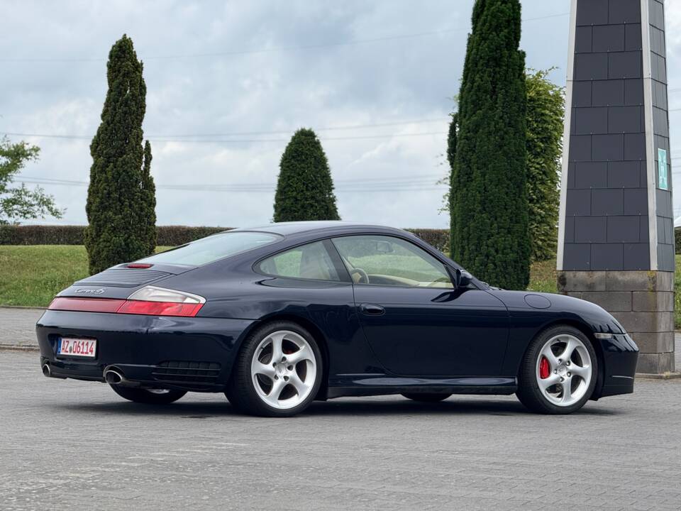 Image 8/42 de Porsche 911 Carrera 4S (2003)