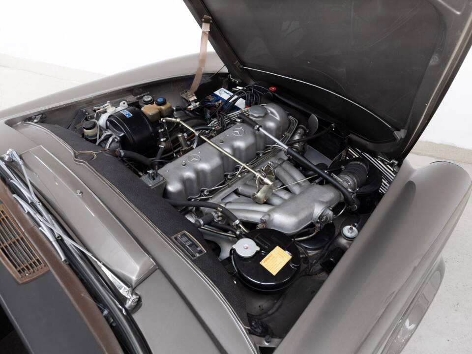 Image 33/35 de Mercedes-Benz 230 SL (1966)