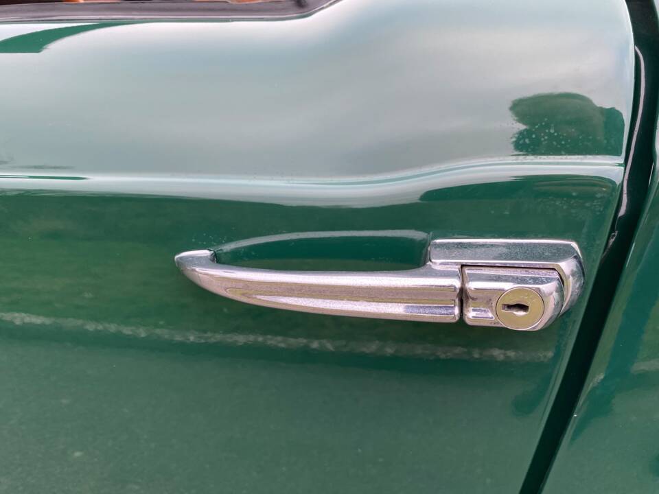 Image 15/66 of Triumph TR 4 (1964)