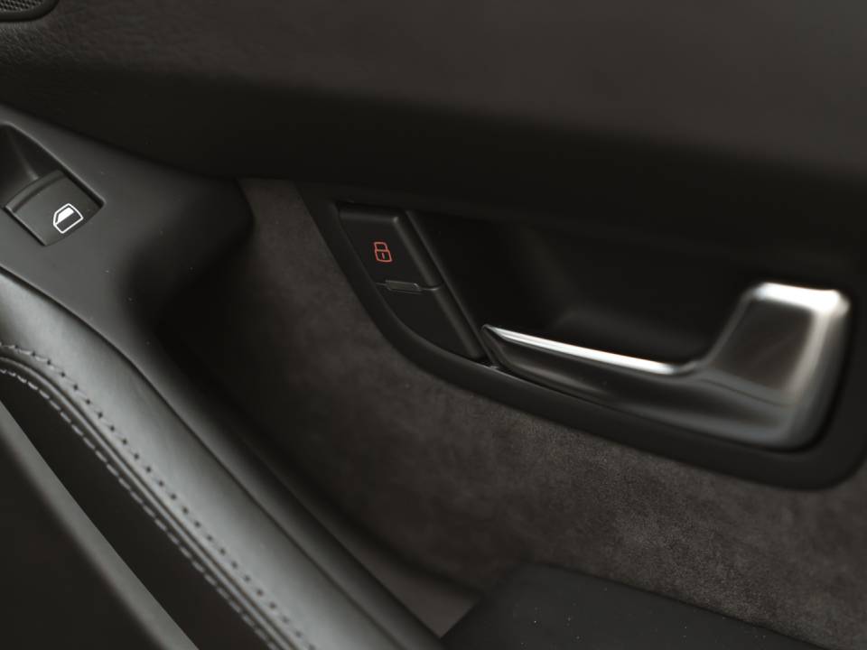 Image 14/41 of Audi S8 V10 (2009)