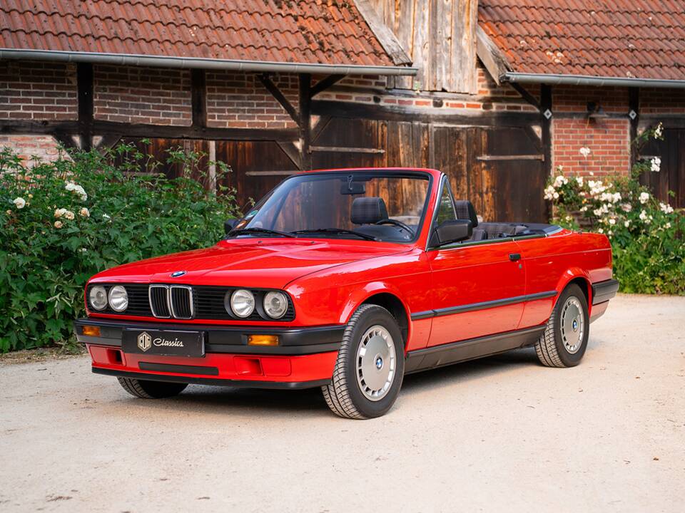 Immagine 5/33 di BMW 318i (1991)