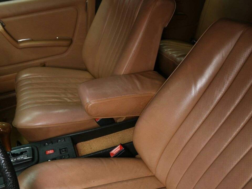 Bild 18/49 von Mercedes-Benz 250 lang (1985)