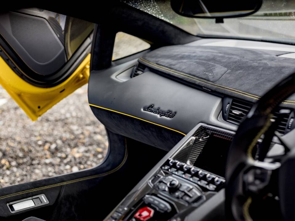 Image 21/21 of Lamborghini Aventador LP 750-4 SV (2016)