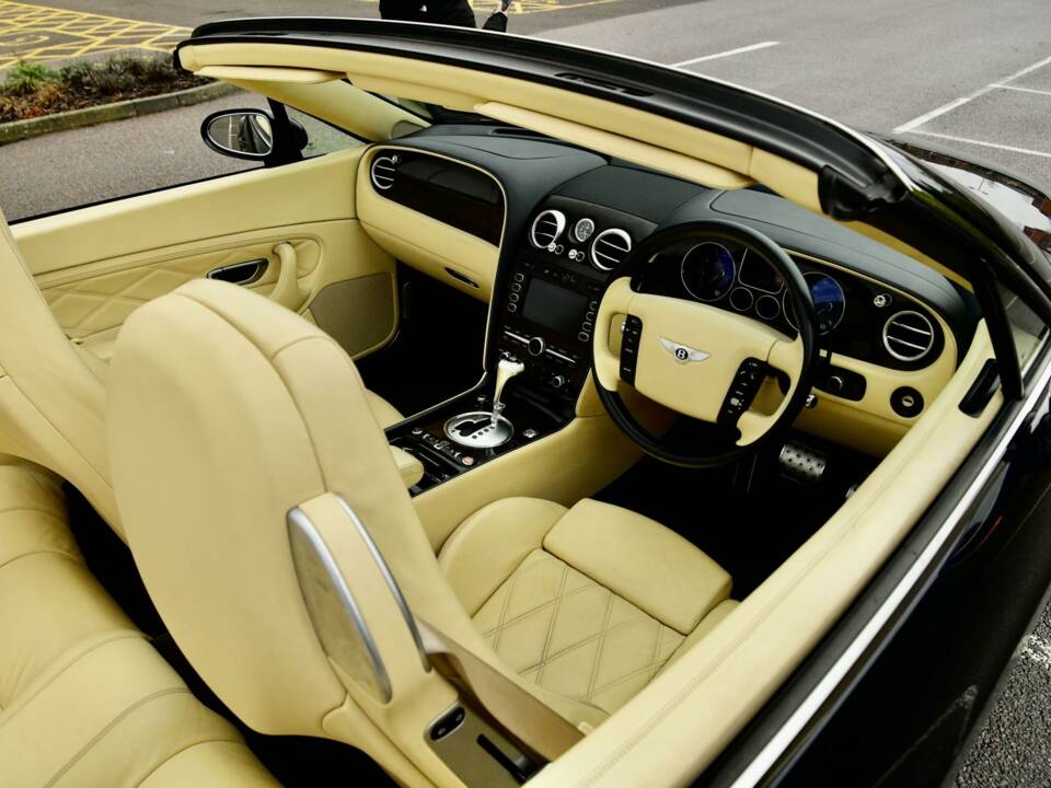 Image 27/50 de Bentley Continental GTC (2008)