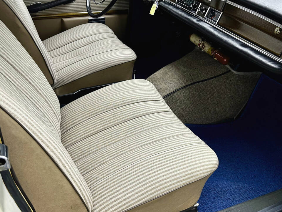 Bild 9/12 von Mercedes-Benz 220 SE b (1962)