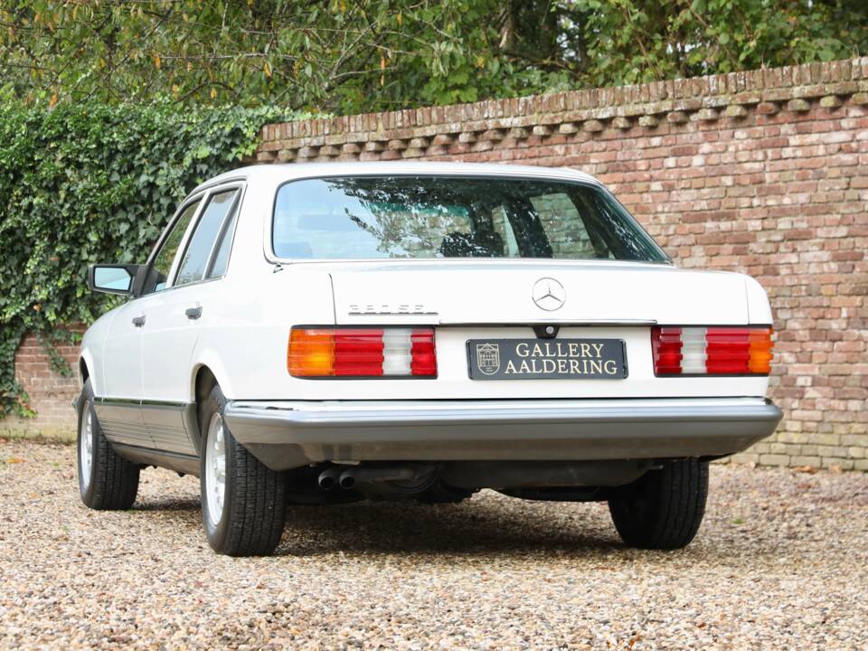Bild 21/50 von Mercedes-Benz 380 SEL (1983)