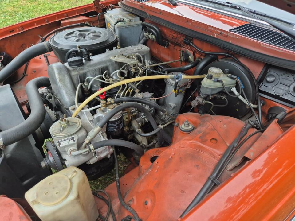 Image 22/41 of Mercedes-Benz 200 D (1981)