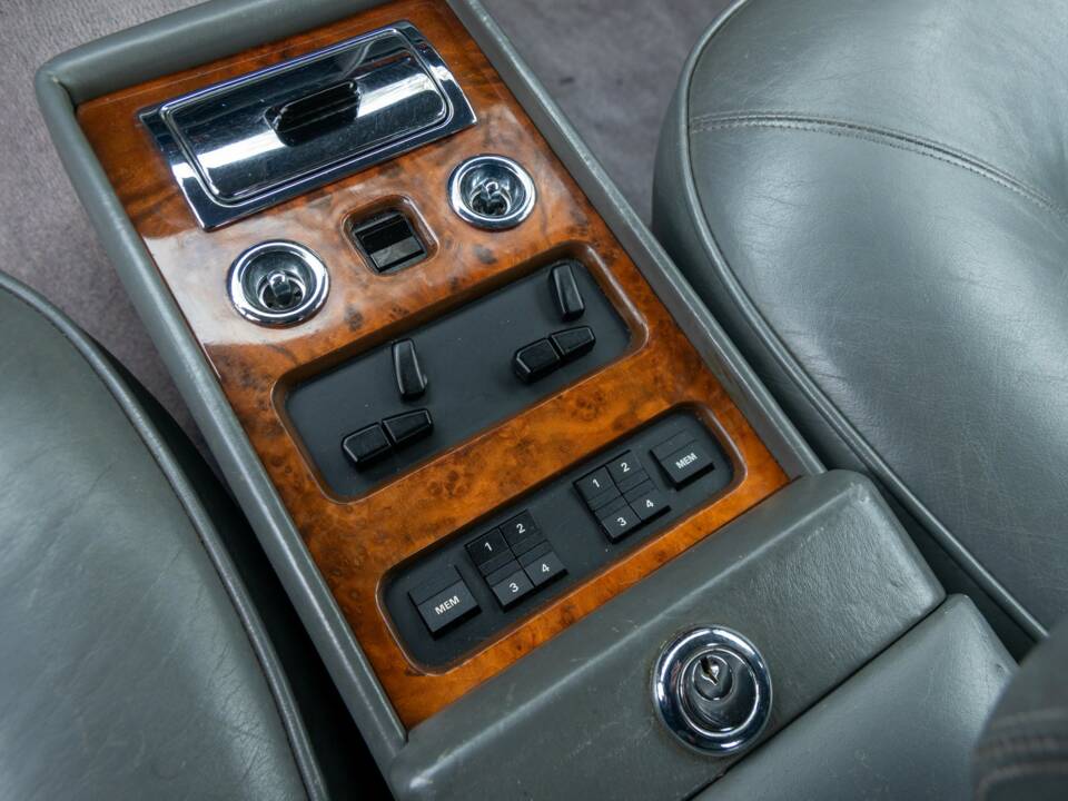 Image 37/50 of Rolls-Royce Silver Spirit (1987)