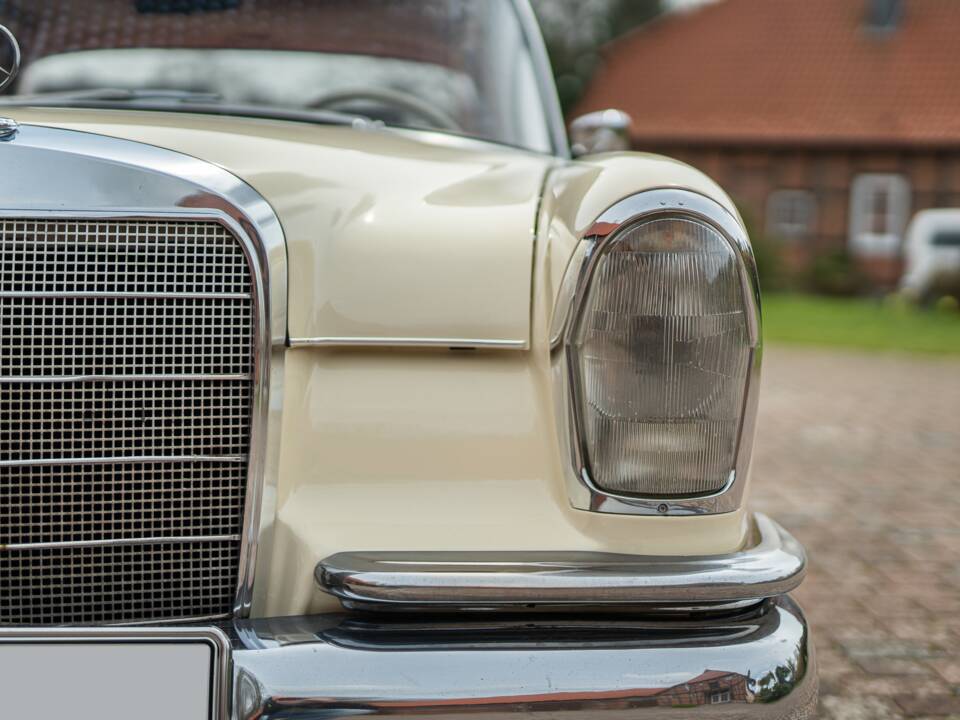 Image 5/42 of Mercedes-Benz 220 SE b (1965)