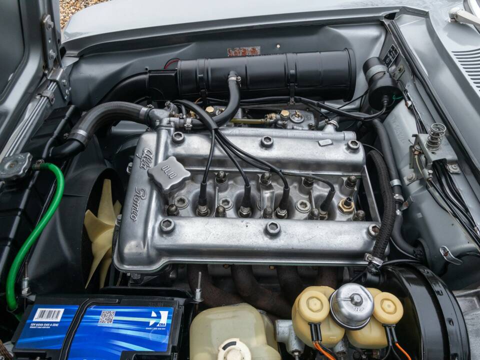 Image 16/50 de Alfa Romeo Giulia GT 1300 Junior (1972)