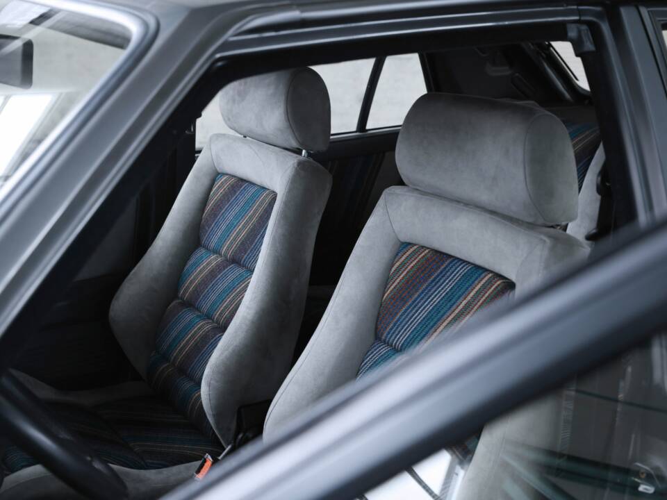 Image 33/50 of Lancia Delta HF Integrale (1988)