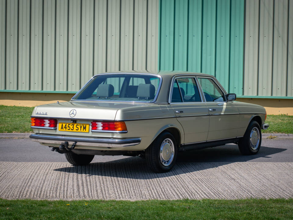 Immagine 6/29 di Mercedes-Benz 280 E (1983)