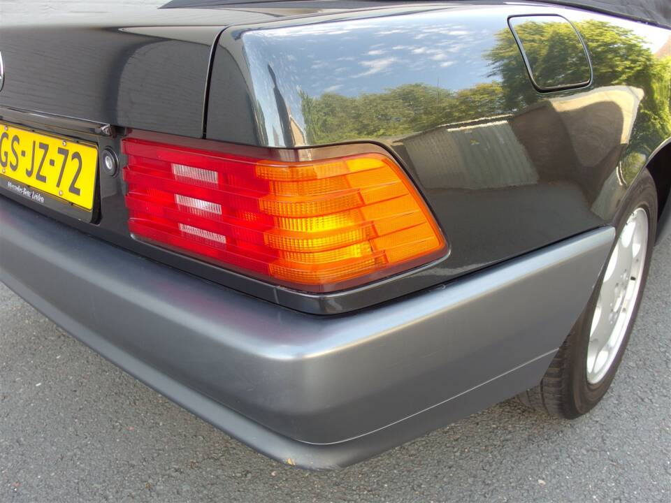 Image 36/96 of Mercedes-Benz 300 SL (1992)
