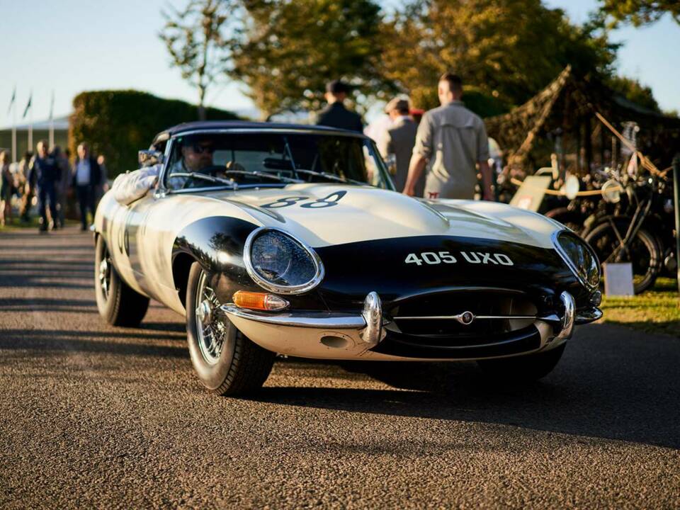 Image 4/15 of Jaguar E-Type 3.8 (1961)