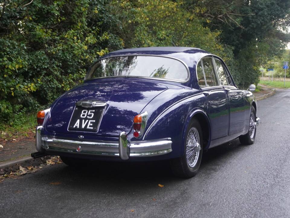 Image 6/18 of Jaguar Mk II 3.8 (1966)