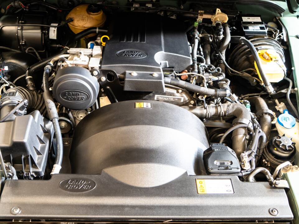Image 19/24 of Land Rover Defender 110 (2013)